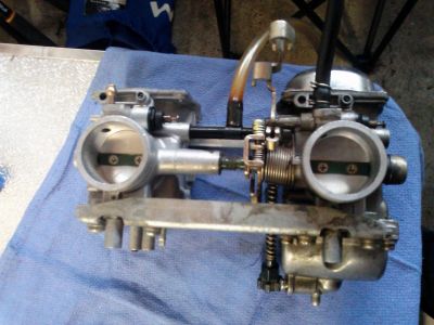 Kawasaki 454 LTD (1986) Kiehin CVK34 carbs
both sides cleaned - throttle plates
Keywords: Kawasaki 454 LTD (1986)